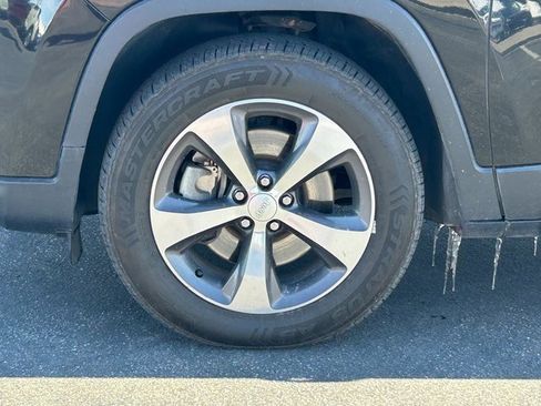 Used 2019 Jeep Cherokee Limited image 12