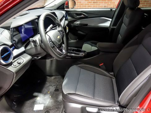 New 2026 Chevrolet Trax LT w/ Driver Confidence Package image 10