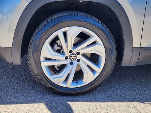 Certified 2023 Volkswagen Atlas SE w/ Panoramic Sunroof Package AWD/4WD image 9