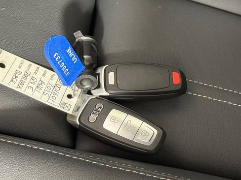 Used 2025 Audi Q4 e-tron Premium w/ Convenience Package image 25