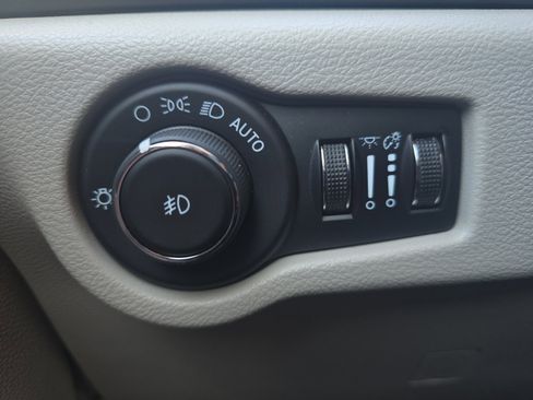 Certified 2024 Chrysler Pacifica Touring-L image 20