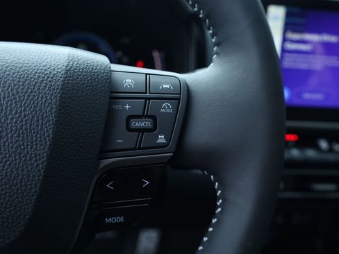 Used 2025 Toyota Camry SE image 35