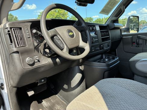 Used 2024 Chevrolet Express 4500 Extended w/ Power Convenience Package RWD image 22