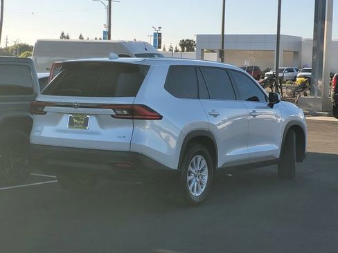 Used 2024 Toyota Grand Highlander AWD image 4