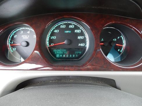 Used 2010 Buick Lucerne Super FWD image 3