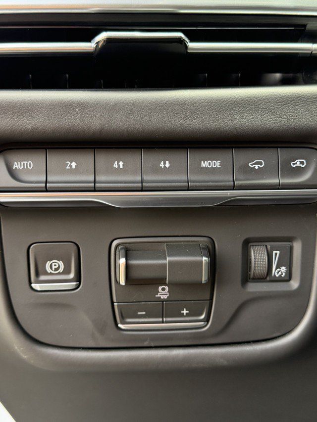 Used 2026 Cadillac Escalade Platinum Sport AWD/4WD image 25