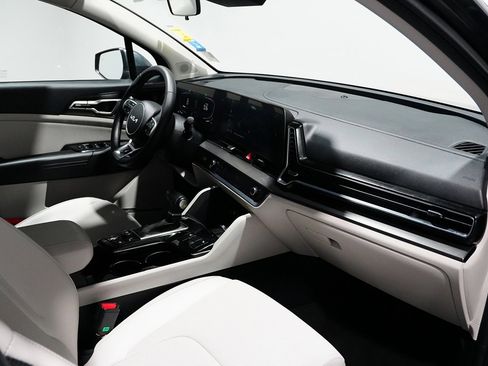 Used 2025 Kia Sportage EX image 24