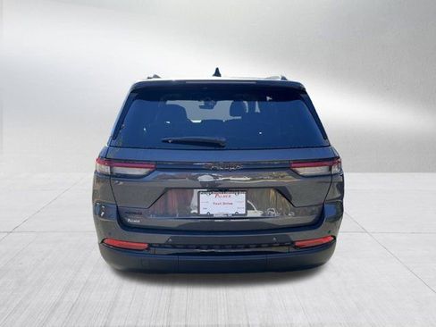 New 2025 Jeep Grand Cherokee Altitude image 6