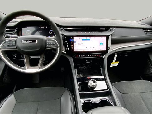 New 2026 Jeep Grand Cherokee Altitude RWD image 5