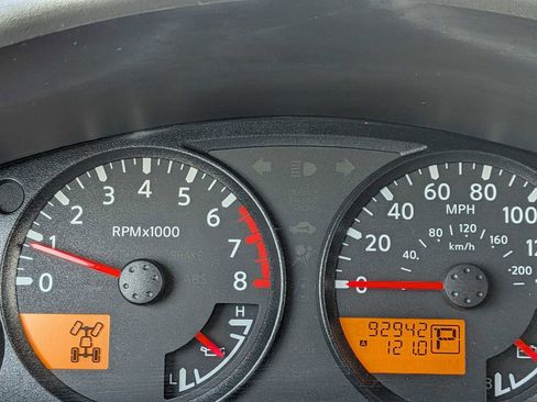 Used 2011 Nissan Frontier SV AWD/4WD image 23