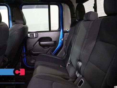 Used 2023 Jeep Gladiator Sport AWD/4WD image 31