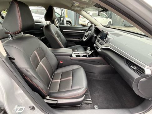 Used 2025 Nissan Altima 2.5 SR image 13