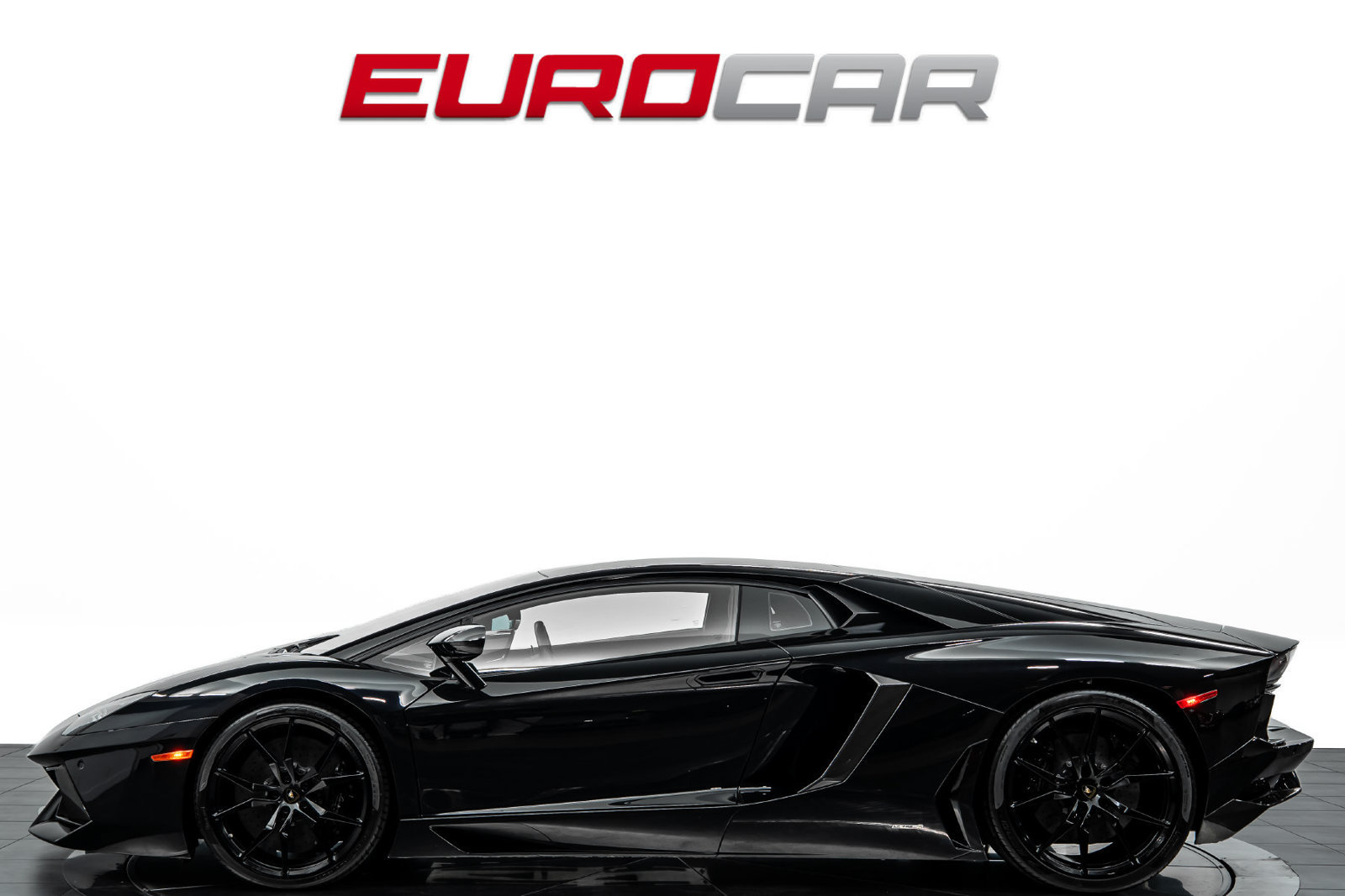 Used 2014 Lamborghini Aventador LP 700-4 AWD/4WD image 2