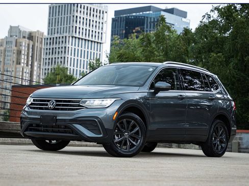 Certified 2024 Volkswagen Tiguan SE AWD/4WD image 1