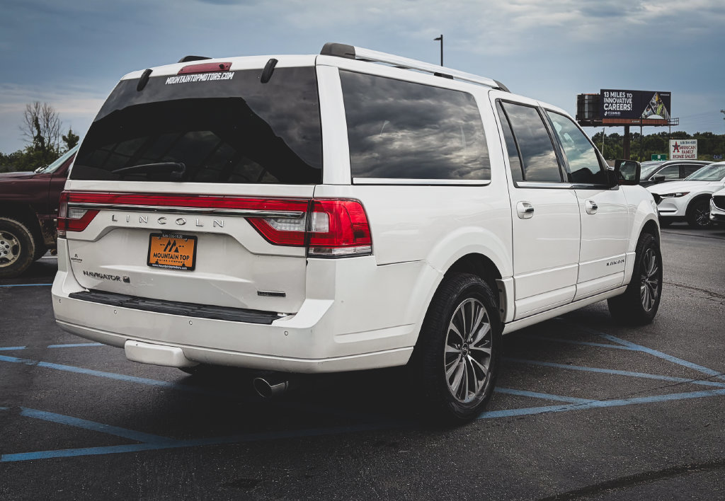 Used 2016 Lincoln Navigator L Select AWD/4WD image 34