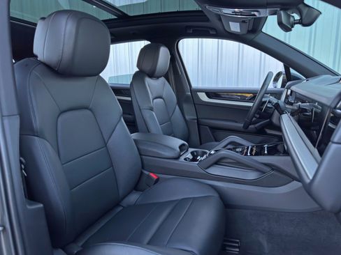 Used 2024 Porsche Cayenne S image 45
