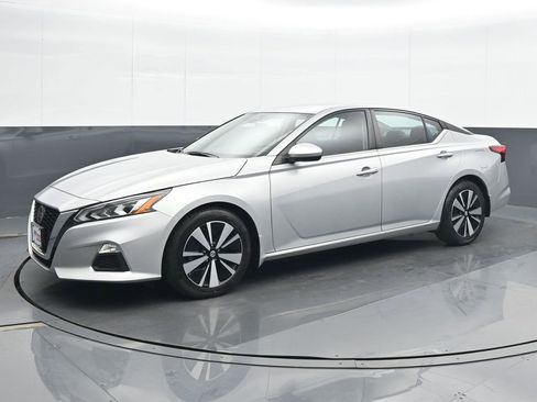 Used 2022 Nissan Altima 2.5 SV FWD image 2