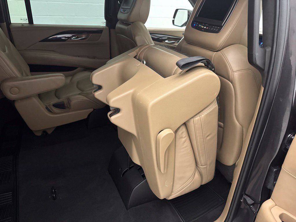 Used 2018 Cadillac Escalade ESV Platinum AWD/4WD image 68