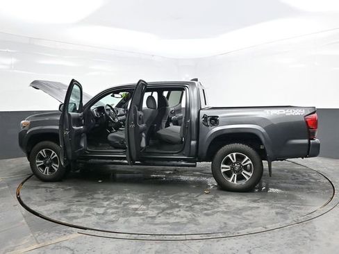 Used 2019 Toyota Tacoma TRD Sport image 35