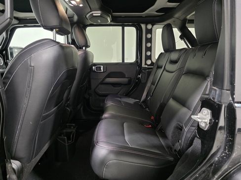 Used 2020 Jeep Wrangler Unlimited Sahara image 10