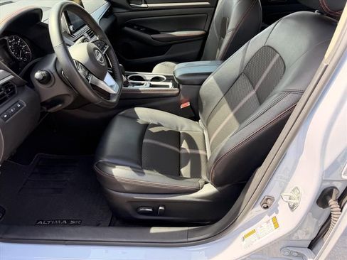 Used 2025 Nissan Altima 2.5 SR FWD image 8