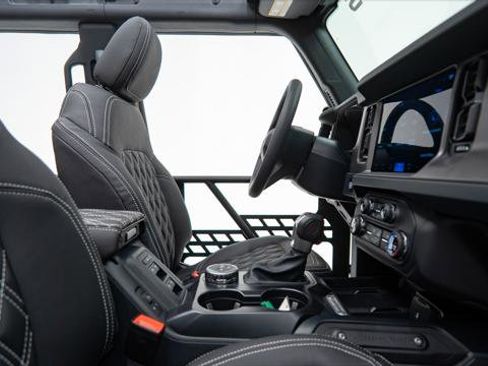 Used 2025 Ford Bronco Summertime image 42