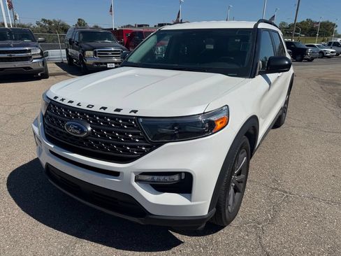 Certified 2024 Ford Explorer XLT w/ Equipment Group 202A AWD/4WD image 3