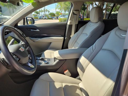 Used 2023 Cadillac XT4 Luxury w/ Cold Weather Package FWD image 25