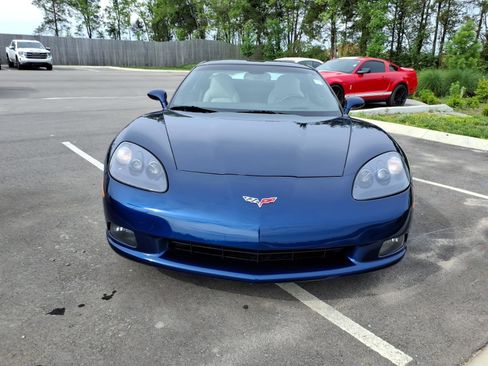 Used 2007 Chevrolet Corvette Coupe w/ Preferred Equipment Group RWD image 8