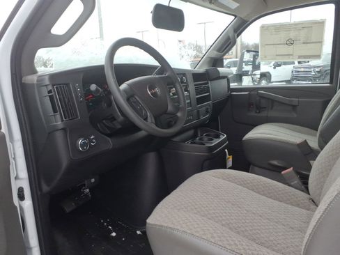 New 2025 GMC Savana 3500 Extended w/ Power Convenience Package image 9