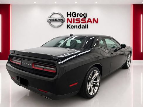 Used 2022 Dodge Challenger R/T RWD image 4