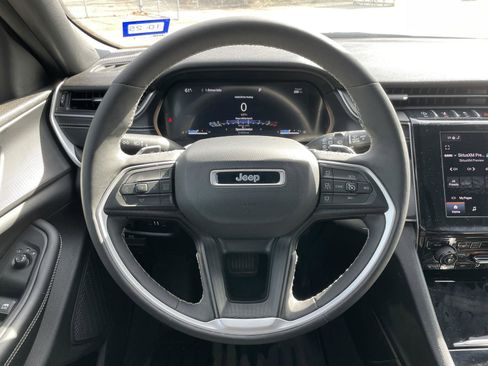 Used 2024 Jeep Grand Cherokee L Altitude image 13