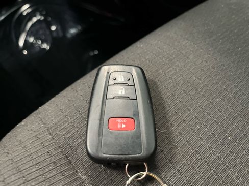 Used 2018 Toyota C-HR XLE image 33