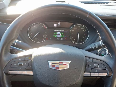 Certified 2022 Cadillac XT4 Luxury w/ Cold Weather Package image 19