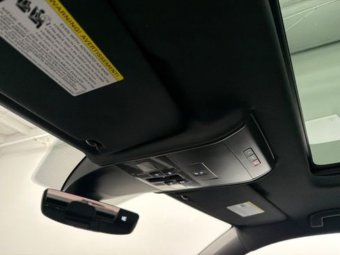 Used 2021 Volkswagen Atlas Cross Sport SEL image 30