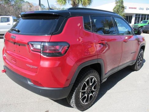 Certified 2025 Jeep Compass Trailhawk w/ Trailhawk Elite Group image 7