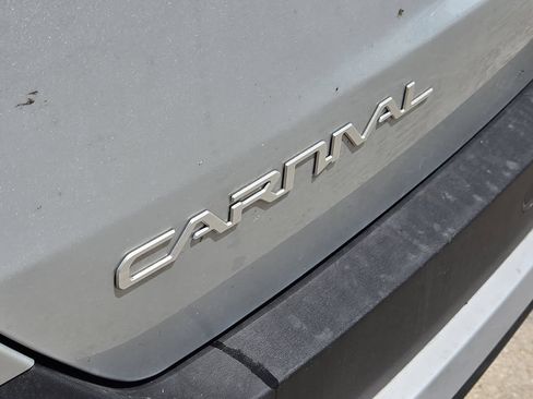 New 2026 Kia Carnival EX FWD image 7