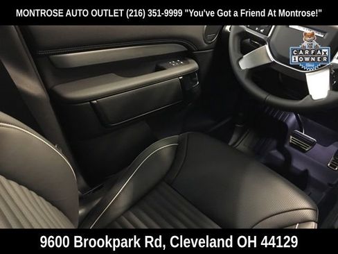 Used 2024 Land Rover Discovery Dynamic SE image 28