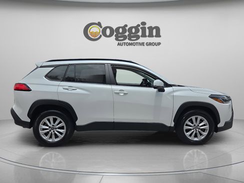 Used 2023 Toyota Corolla Cross LE AWD/4WD image 6