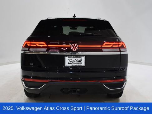Used 2025 Volkswagen Atlas Cross Sport SE image 5