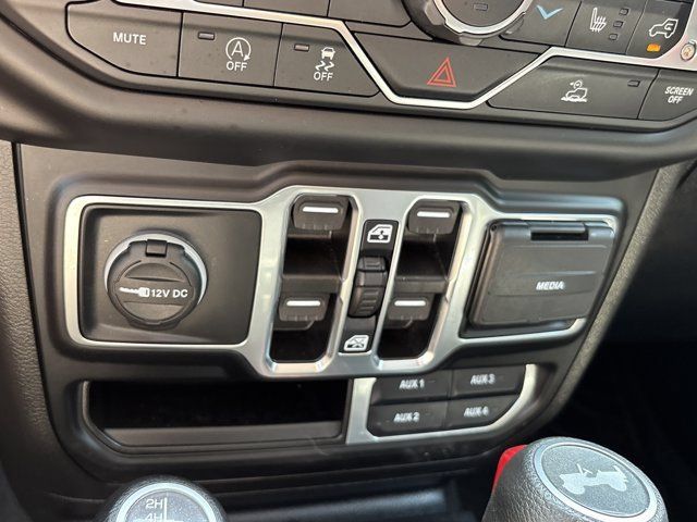 Used 2022 Jeep Wrangler Unlimited Sahara w/ Cold Weather Group AWD/4WD image 36