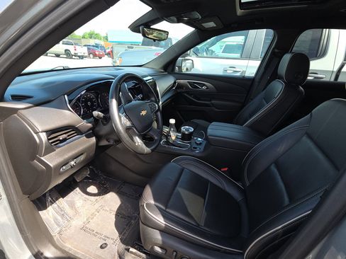 Used 2023 Chevrolet Traverse Premier FWD image 8