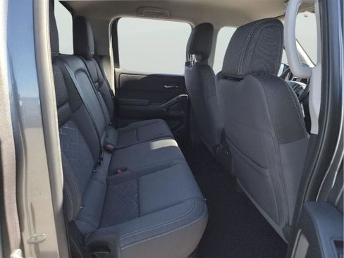 Used 2025 Nissan Frontier SV image 18