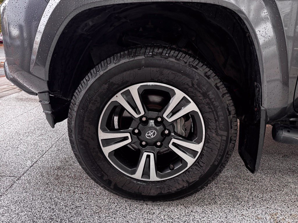 Used 2019 Toyota Tacoma TRD Sport w/ Technology Package AWD/4WD image 14