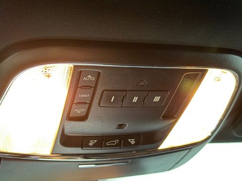 Used 2017 Jeep Grand Cherokee Altitude RWD image 18
