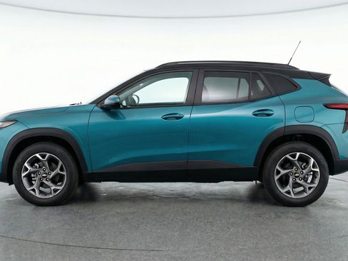 Used 2025 Chevrolet Trax LT FWD image 5