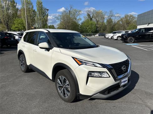 Used 2023 Nissan Rogue SV image 7