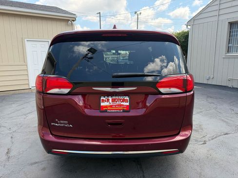 Used 2017 Chrysler Pacifica Touring-L Plus FWD image 11