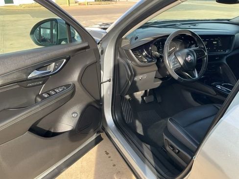 Used 2023 Buick Envision Essence image 2