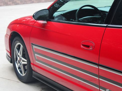 Used 2004 Chevrolet Monte Carlo SS w/ Dale Earnhardt Jr. Package FWD image 30